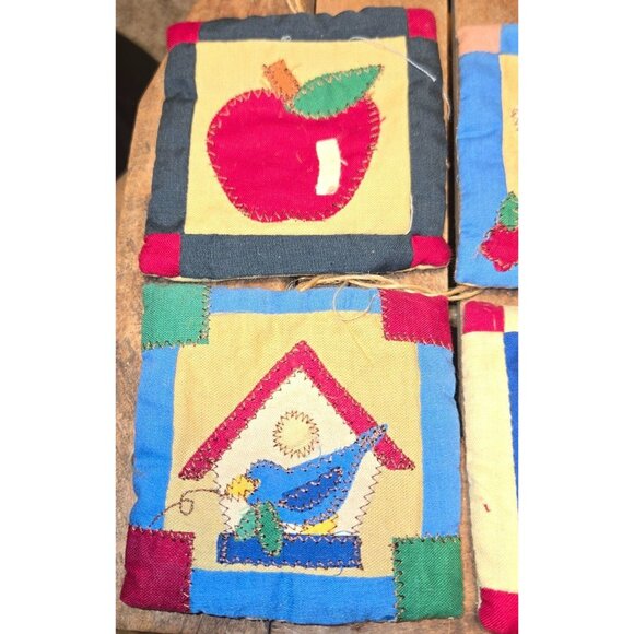 Vintage set of small Quilted ornaments, Vintage cross stich sewing, Birdhouse - Picture 9 of 9